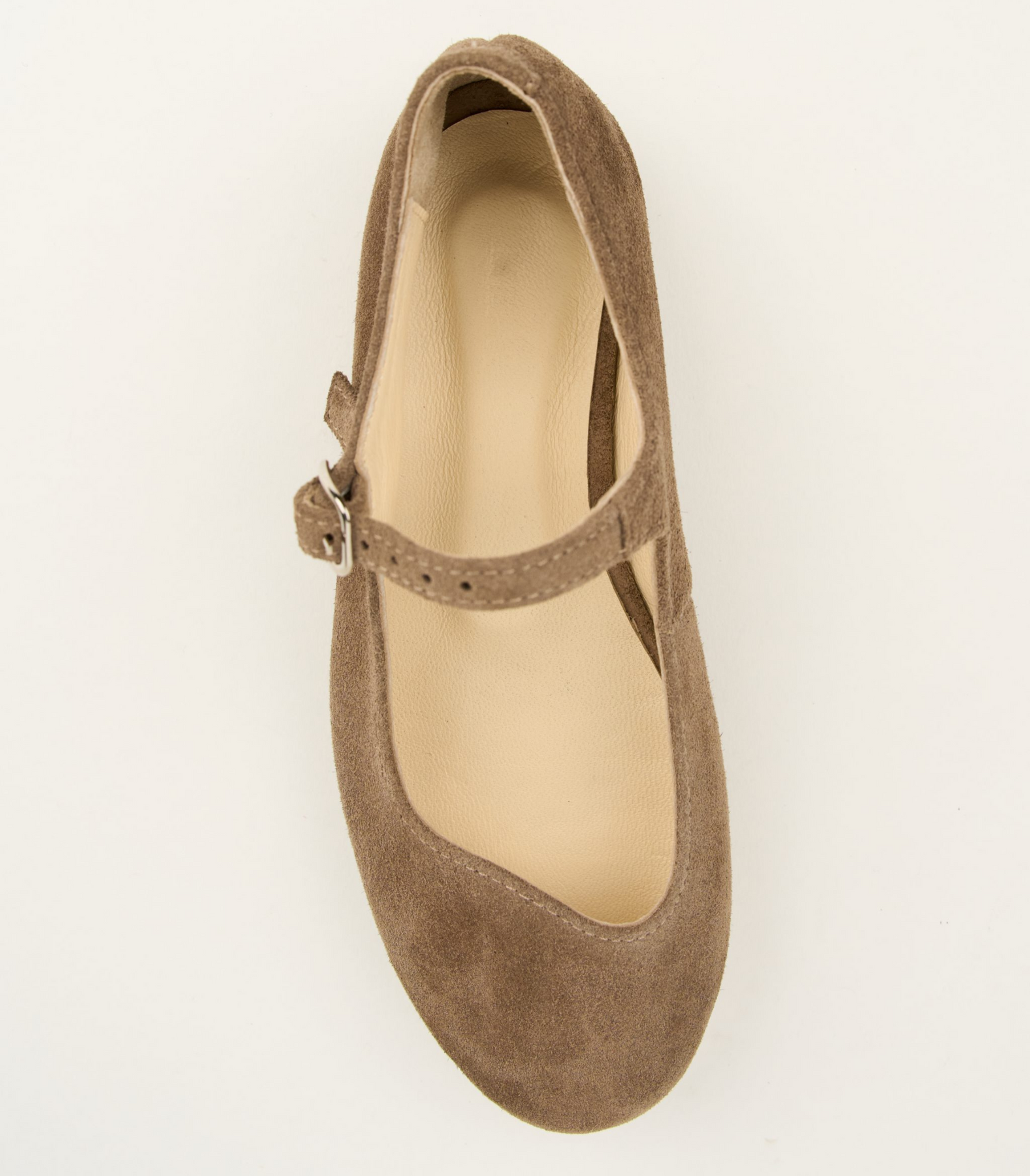 Cocoa mary janes with wavy cut