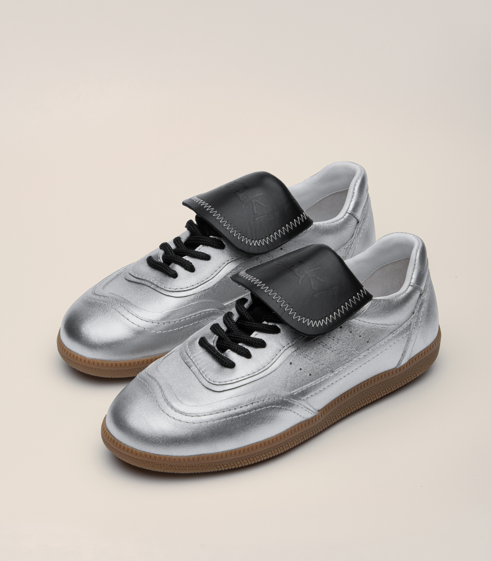 Silver wavy sneakers