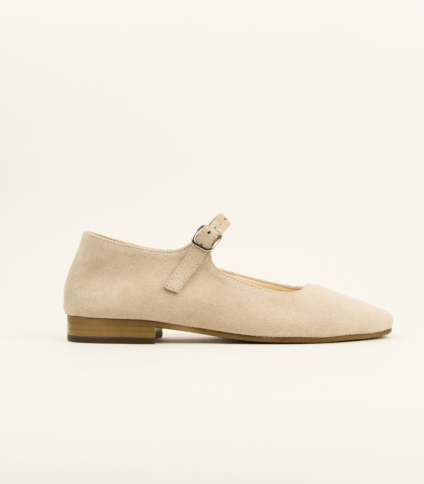 Creamy suede mary janes with wavy cut