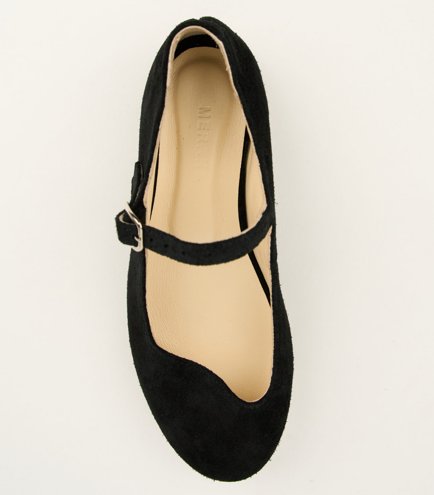 Black mary janes with wavy cut