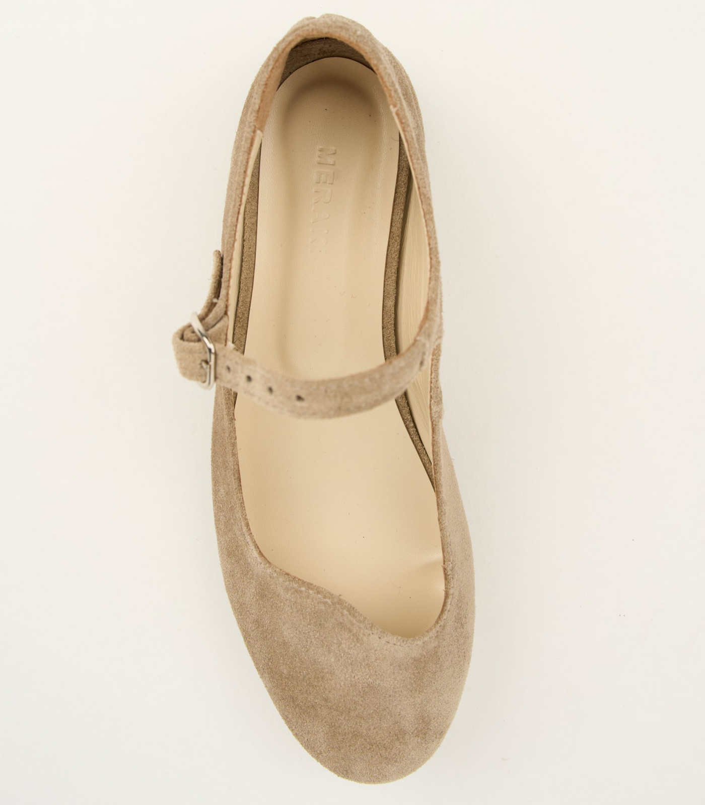 Dark beige mary janes with wavy cut