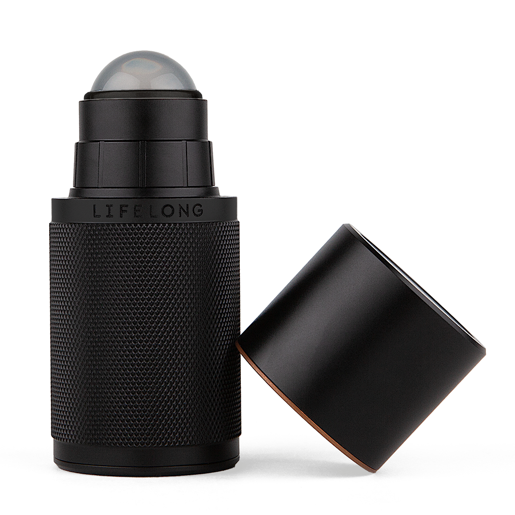 Black-coloured refillable deodorant with lid off. It has knurled texture and a Lifelong logo in the middle. The lid has discrete bronze details. 