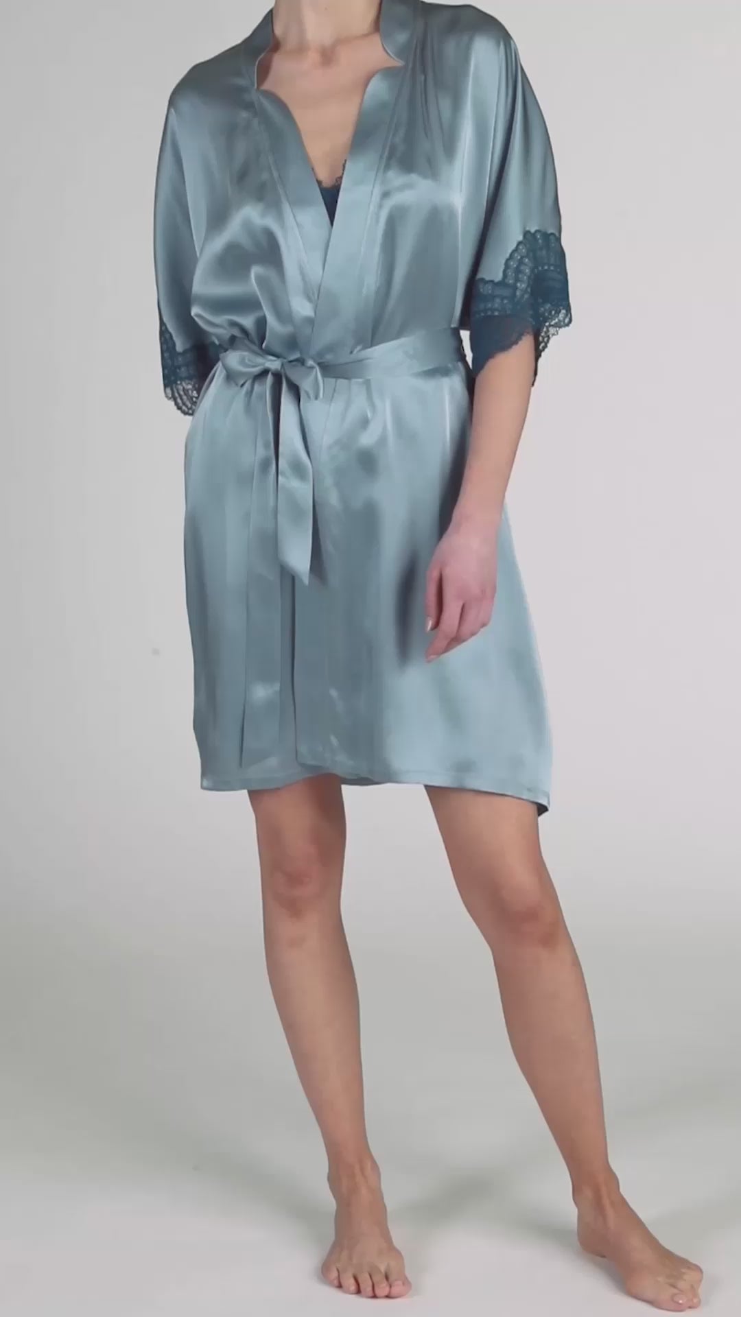 Alice Feminine Lounge Short Silk Kimono